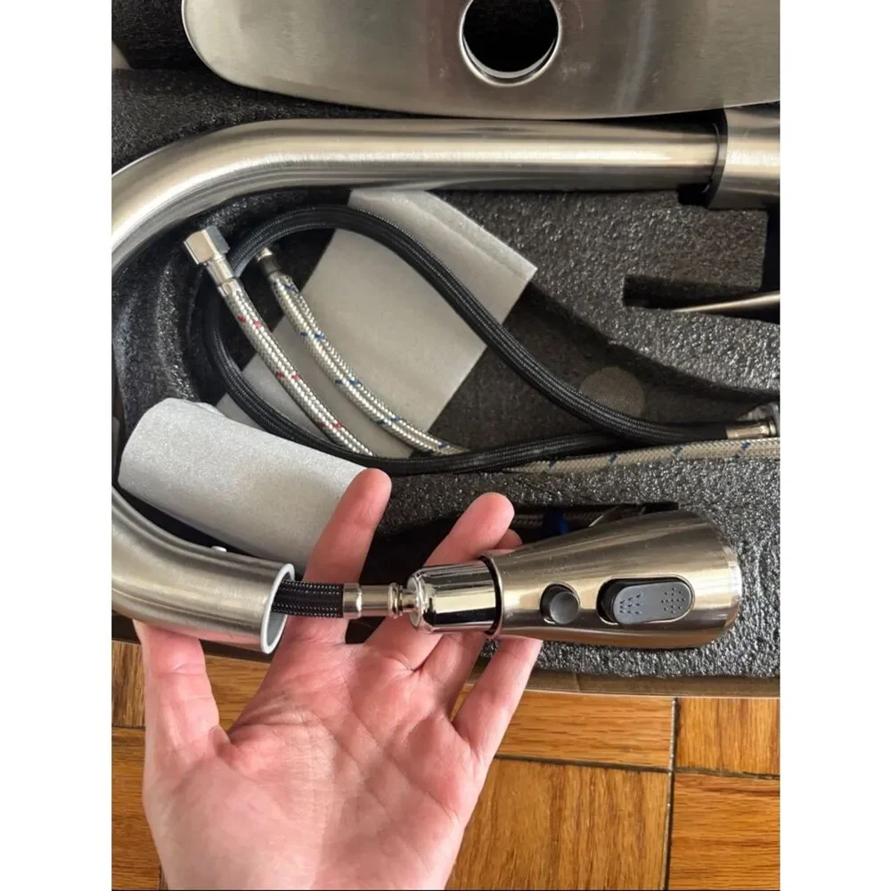 ✨New In Box✨ Single Hole Pull Down Kitchen Faucet Brushed Nickel Has All Parts